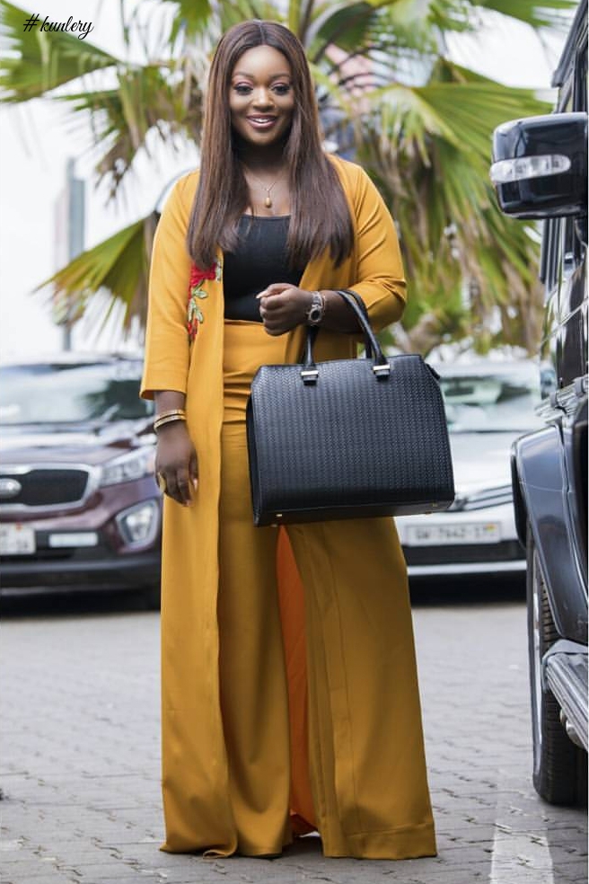 Jackie Gives Us A Taste Of Fabulousity In Yellow Cardigan For Her Birthday